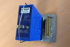 Signal Aspect Flashing Relay (SAFR) and baseplate