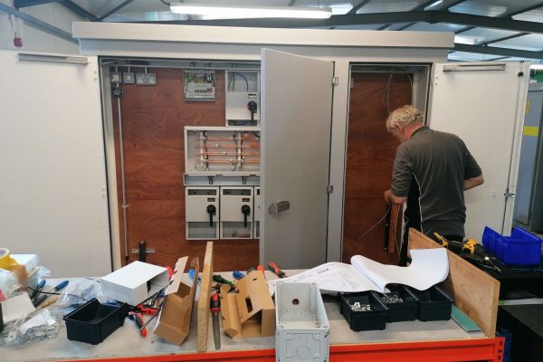 Single sided double compartment DNO cubicle